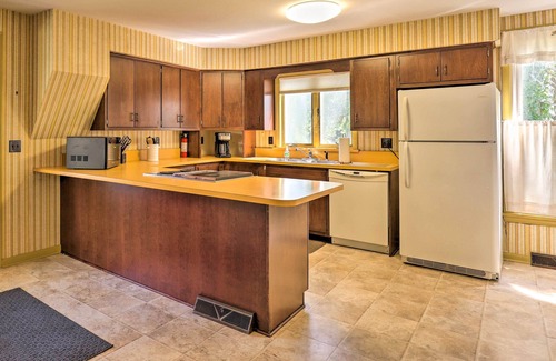 Sodus Point House | Sodus Point Escape w/Yard: Walk to Lake Ontario