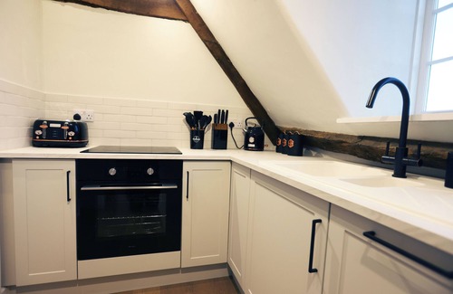 Chipping Norton Apartment | Soho style penthouse flat in the heart of Chipping Norton. Private parking.