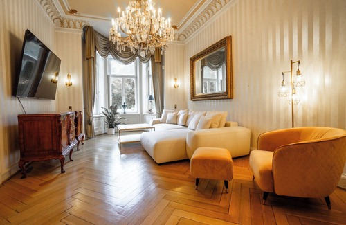 Hamburg Apartment | Soirée Villa - Elegant Stay with Garden and Party Room