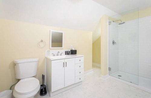 Luray House | Sojourn at The Legacy Inn- The Parton Suite