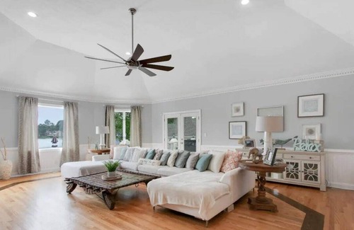 Portsmouth House | Sojourn On Crystal Lake