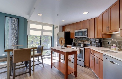 Ballston Apartment | Sojourn | VA Square | 2 BR NEW