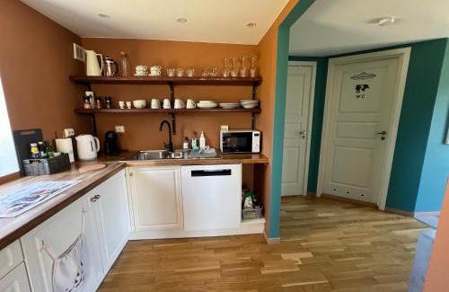 Glomset Apartment | Sokkelleilighet i enebolig i Ålesund nær stranden