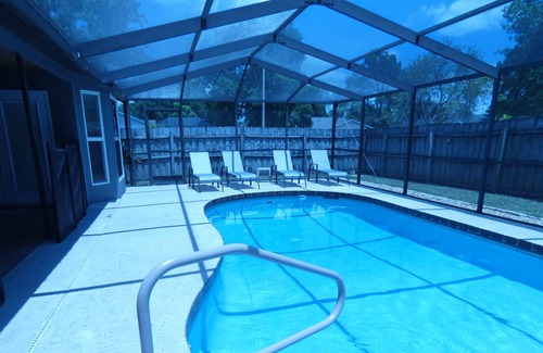 Riverview House | Solar heated pool. Fenced yard. Most dog breeds allowed with pet fee.