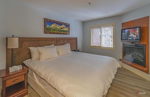 Canmore Apartment | Solara Studio with Pool/Hot tub/Parking/Gym