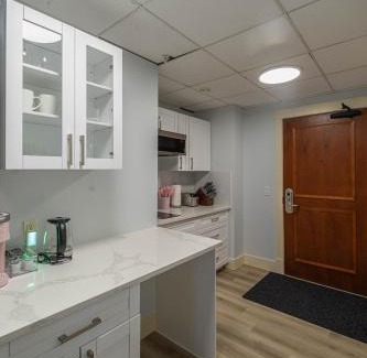Canmore Apartment | Solara Studio with Pool/Hot tub/Parking/Gym