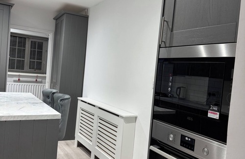 Burslem House | Sole Diamond Home. 3 bedroom, 5sleeps, 1 king, 1 double and 1 single size.