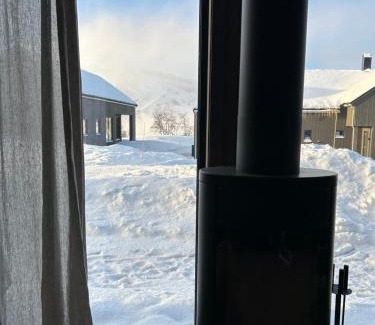 Fidjeland House | Soleiknuten Ålsheia Moderne Hytte i Naturskjønne Omgivelser