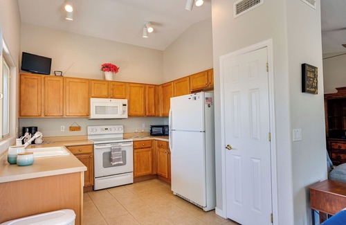 Springfield Lakes House | Solera Chandler Golf Community Retreat