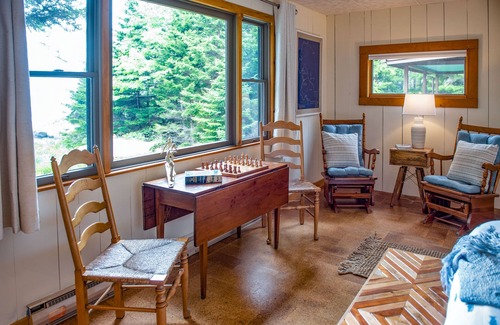 West Southport House | Solitude abounds at this idyllic Southport OCEANFRONT home-5 mins from the beach
