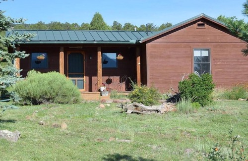 Eagar Cabin | Solitude -Relaxing - Hiking - Birding - Fishing - (No Pets)