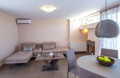 Agios Dimitrios House | SOLON - DELUXE CITY CENTER APARTMENT
