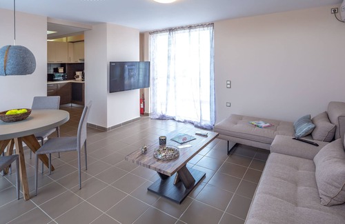Agios Dimitrios House | SOLON - DELUXE CITY CENTER APARTMENT
