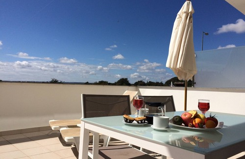 Alvor Apartment | SOLRIO Apartment Vista Lagos Wi-Fi, UK TV, Sleeps 4,