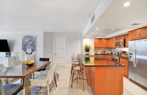 Downtown Miami Condo | Some Like It Hot! 4 Bedroom Condo, Views of Water & Miami Skyline!