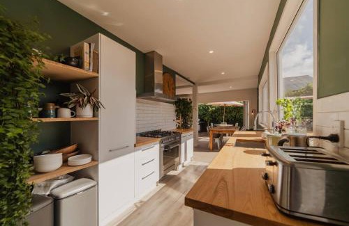 Somerfield House | Somerfield Statement - Bold 3BR House on Barrington