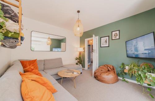 Somerfield House | Somerfield Statement - Bold 4BR House on Barrington