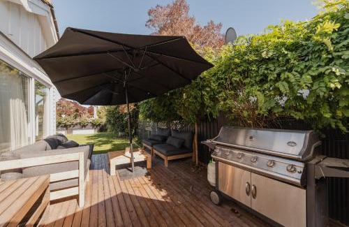 Somerfield House | Somerfield Statement - Bold 4BR House on Barrington