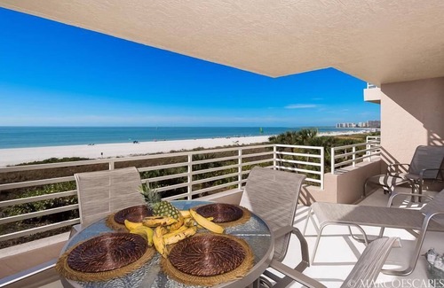 Marco Island Condo | SOMERSET 206 - Weekly Beachfront Vacations Permitted!