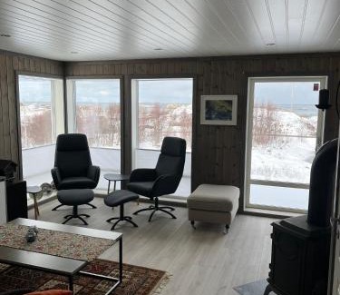 Oksnes House | Sommerfjøs Ranchen