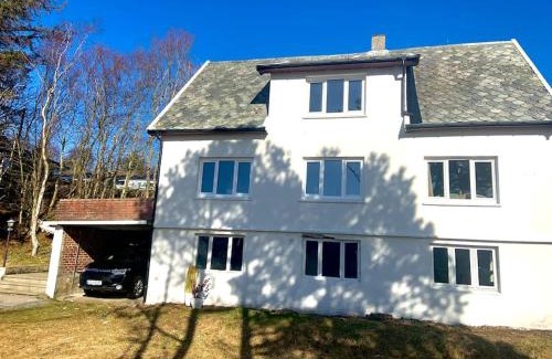 Visnes House | Sommerhus med 4 soverom og sjøutsikt