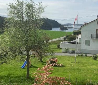 Visnes House | Sommerhus med 4 soverom og sjøutsikt