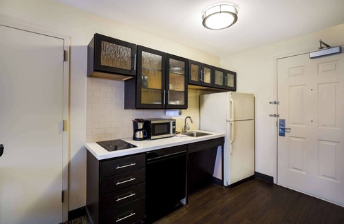 Earth City Hotel | Sonesta Simply Suites St Louis Earth City