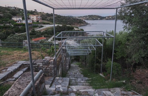 Agii Apostoli House | Sonia Rustic Mansion - 5bd 30 Sec Walk To Beach!