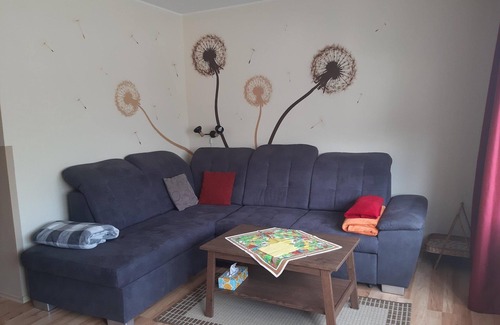 Heiligenhagen Apartment | Sonnige Ferienwohnung am Wald/Büdnerreihe