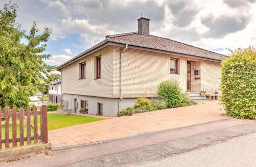 Pombsen Apartment | Sonnige Wohnung in Bad Driburg mit Garten