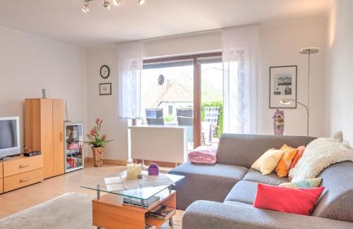 Pombsen Apartment | Sonnige Wohnung in Bad Driburg mit Garten