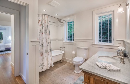 Santa Rosa House | Sonoma County Escape with pool, fire pit, bocce ball, gym