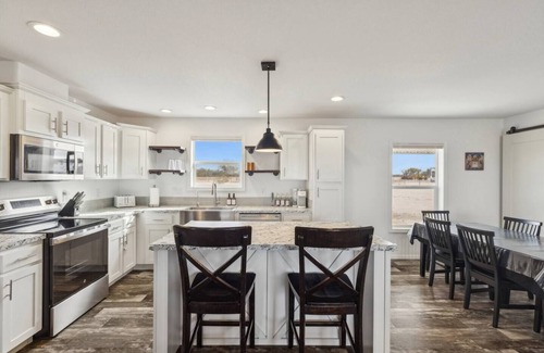 Florence House | Sonoran Desert Stay - Between Winery & Monastery