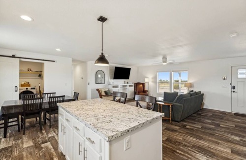 Florence House | Sonoran Desert Stay - Between Winery & Monastery