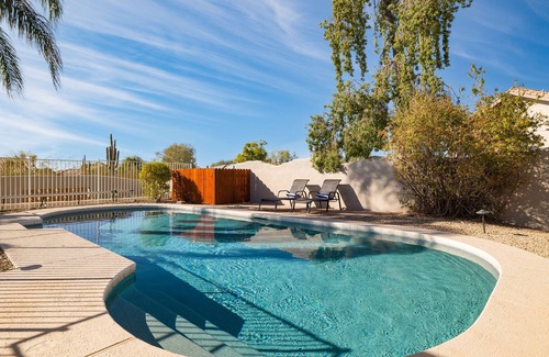 Pinnacle Peak Shadows Villa | Sonoran Sunshine by AvantStay | Entertainers Wonderland w/Putting Green & Pool