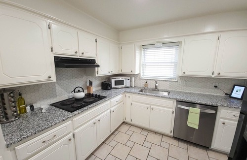 Norman House | Sooner Oasis-Pool, Hot Tub, Arcade, 3 miles to OU!