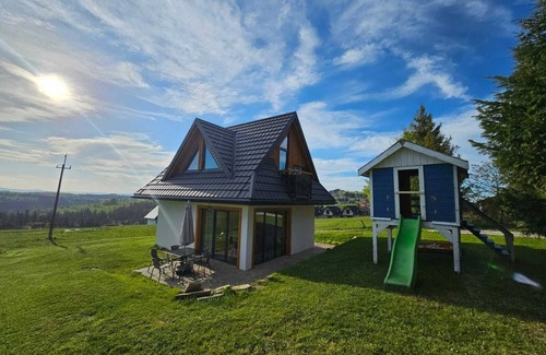 Czerwienne Ski Chalet | Soothing chalet with WiFi in charming Czerwienne in Lesser Poland.