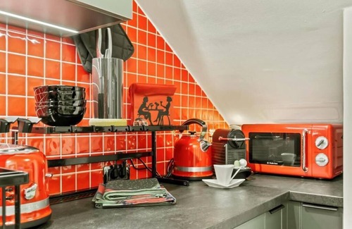 Bucharest City-Centre Villa | Soothing cozy villa with AC in vibrant București