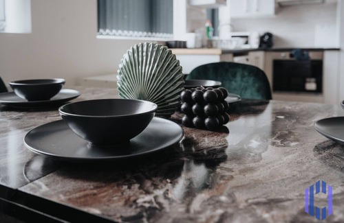 Manchester Apartment | Sophisticated & Stylish Flat nr Airport - Sleeps 9