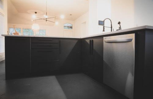 The Colony Villa | Sophisticated Minimalist Modern Home w/pool and spa