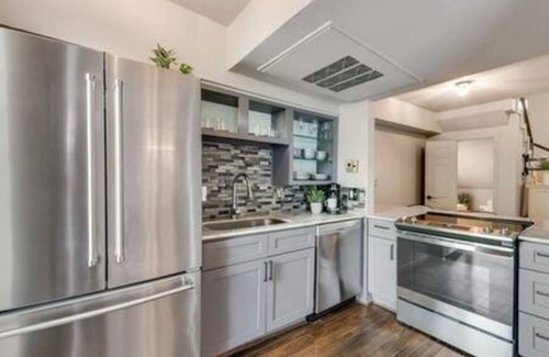 Old East Dallas Condo | Sophisticated urban loft with king suite, resort pool, and secured parking.