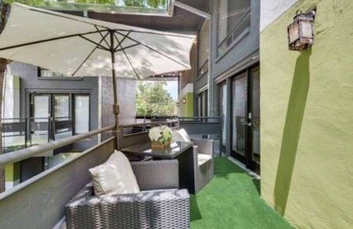 Old East Dallas Condo | Sophisticated urban loft with king suite, resort pool, and secured parking.