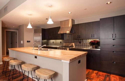 Jackson Condo | Sophistication & Convenience; Urban Flat one block from Town Square