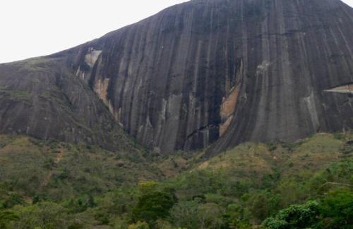 Posse House | Sossego aos pés da Pedra do Elefante