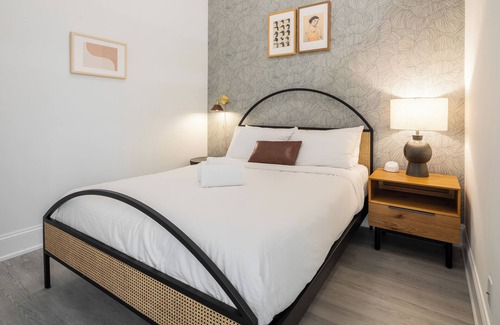 Rittenhouse Row Apartment | Sosuite | 1BR Apt w W/D, Desk Alcove