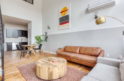 West Philadelphia Apartment | Sosuite | 2BR Loft w W/D, Gym, Lounge
