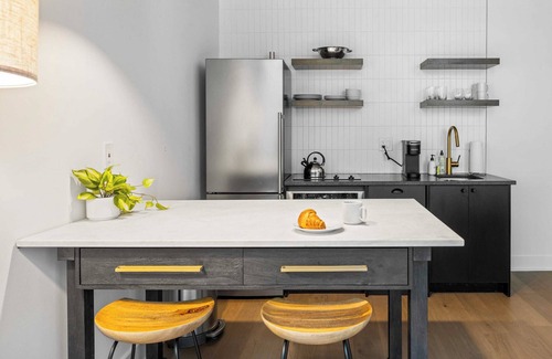 Old City Apartment | Sosuite | Studio Apt w Laundry, Courtyard View