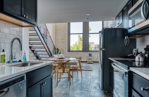 West Philadelphia Apartment | Sosuite | Studio Loft w W/D, Gym, Lounge