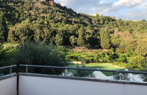 Valverde House | Sottotimpa