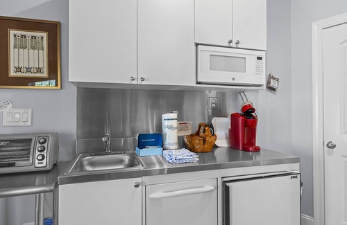 Morehead City Apartment | Sound Side Studio Apartment with Boat Slip (Bridgeview on Broad)